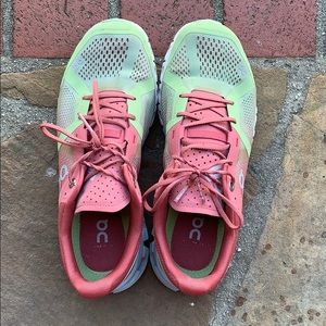 On Sneakers 👟 Women’s Size 8- Cloudflow